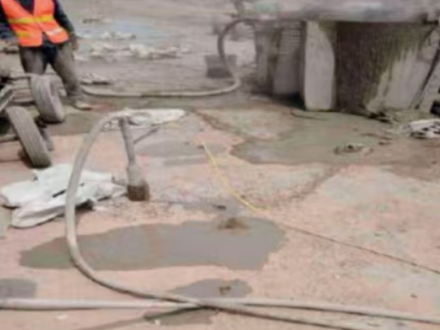 阿克塞水泥混凝土路面板底注浆技术 路面脱空注浆整治方案