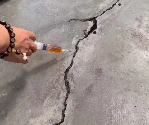 阿克塞混凝土裂缝修补技术详解​